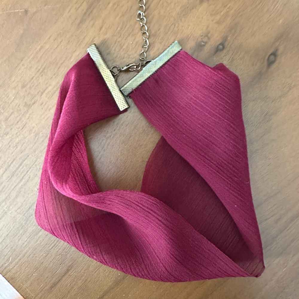 Chiffon Necklace in Deep Berry